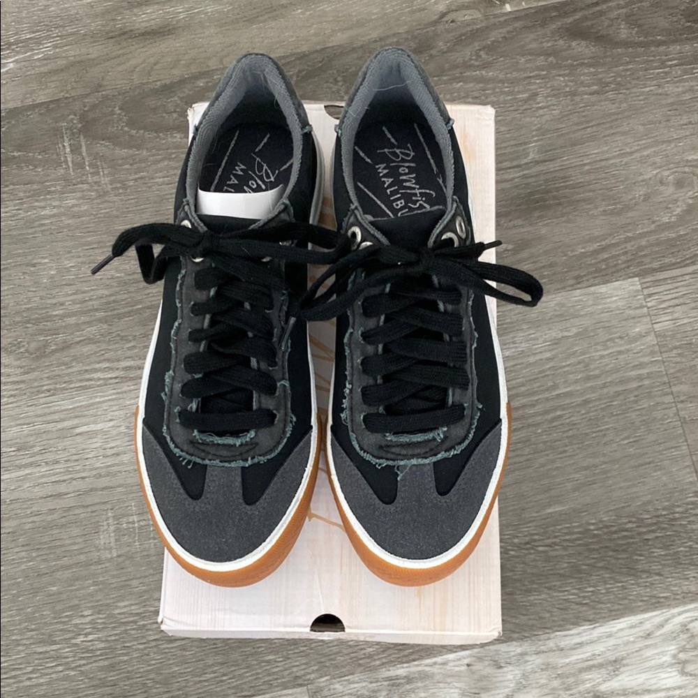 NIB: Women’s Blowfish Black Sneakers🌺
